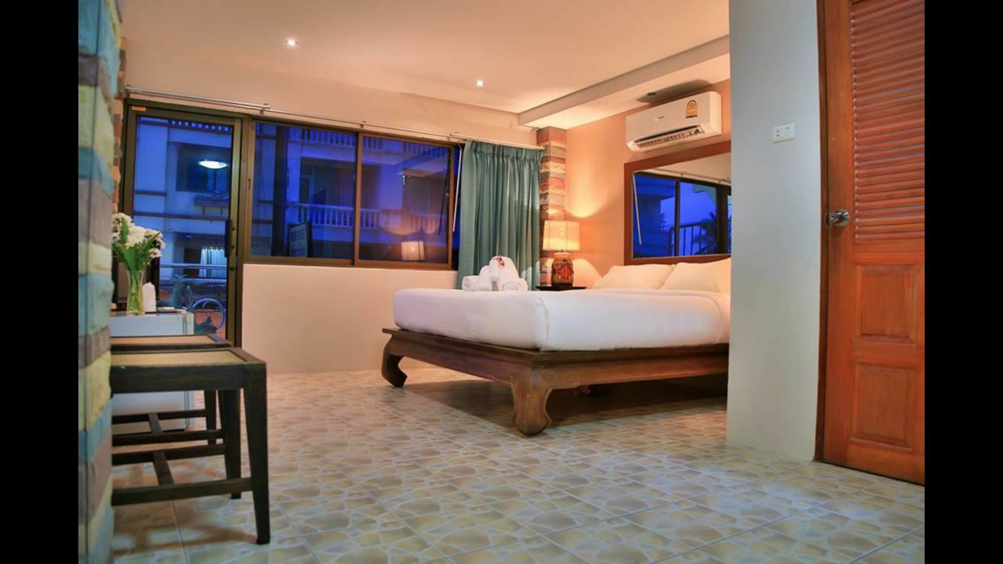 Avenue Beach Hotel Jomtien Beach Eksteriør billede